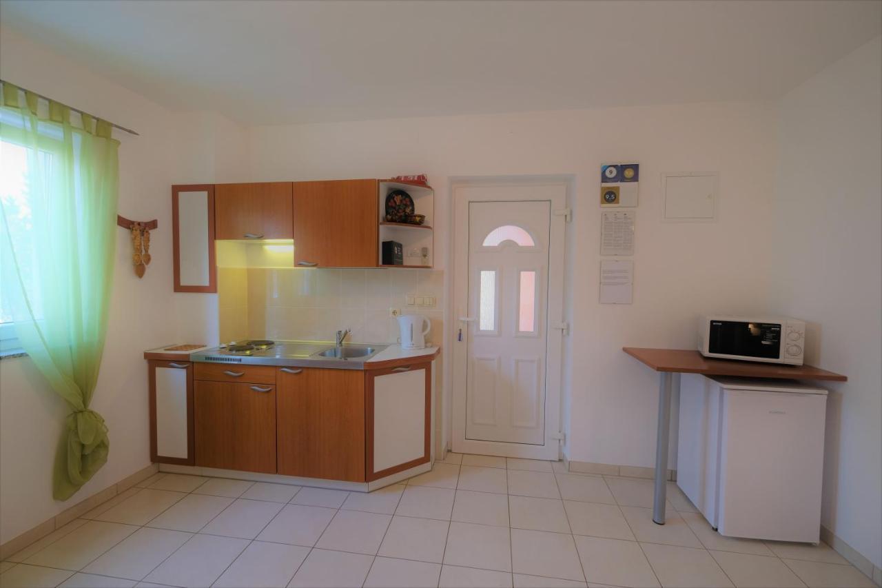 Apartments Coral, Klimno, Island Krk Exteriér fotografie